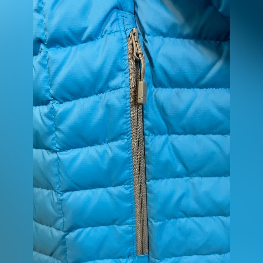 Mountain Hardwear Down Puffer - Men’s Medium - Powder Blue - Like New Condition - Picture 11 of 13